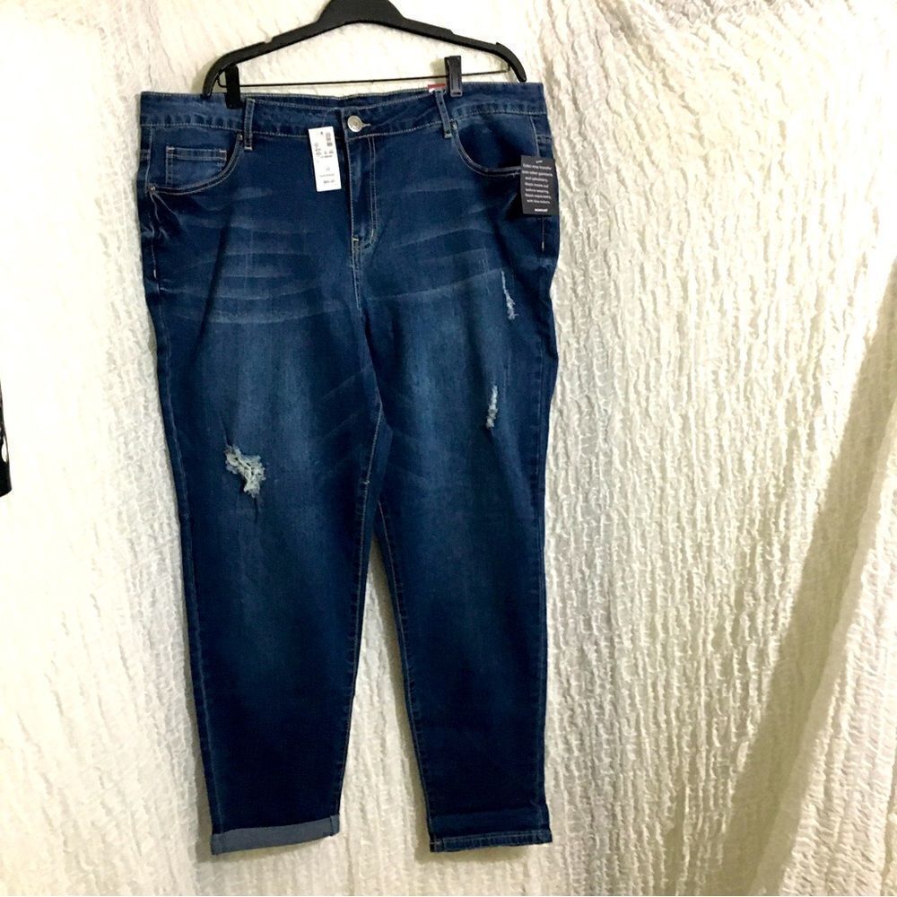 Avenue Skinny Distressed  Jeans Size 22 *Wrong Inside Tag